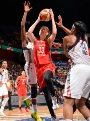 Emma Meesseman au sommet (photo: Jesse D. Garrabrant /NBAE/Getty Images)