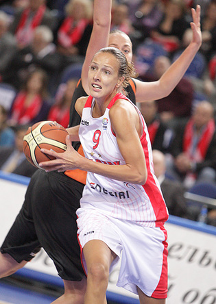 Tatyana Schegoleva honorée (photo: FibaEurope)