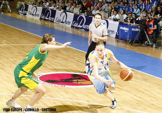 Anke De Mondt en finale (photo: FIBAEurope/Ciamillo-Castoria)