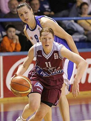 'Permettre à des joueuses de devenir pro en Belgique, comme pour Stéphanie Dubuc' (JF Prior - Photo: FIBAEurope/J. Duchateau)