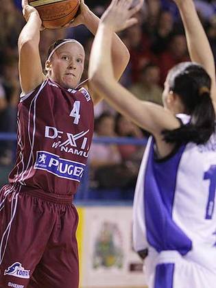 Carpréaux encore sous le maillot de Dexia, avant son départ pour la Sicile (photo: FIBA Europe)