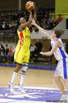 Pauline Akonga (22pts, 13 rbds) en finale avec Dexia Namur (photo: Ch.Beka/www.amaphoto.eu)