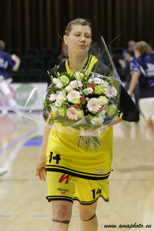 Un nouveau trophée pour Oksana Agabalova (photo: Ch. Béka/www.amaphoto.eu)