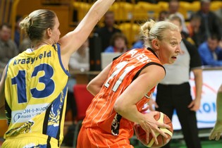 Ann Wauters a troqué son numéro 12 par le 21 à Eka (photo: basket.ugmk.com)