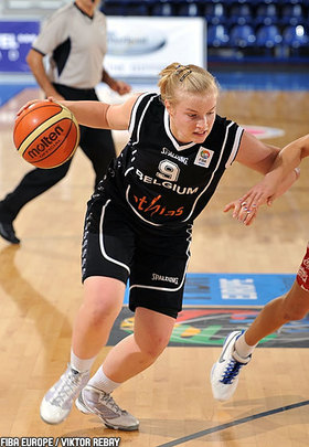 Hanne Mestdagh, 16pts, 12 rbds, les Belges ont beaucoup donné encore, mais en vain (photo: FIBA Europe/Viktor Rebay)