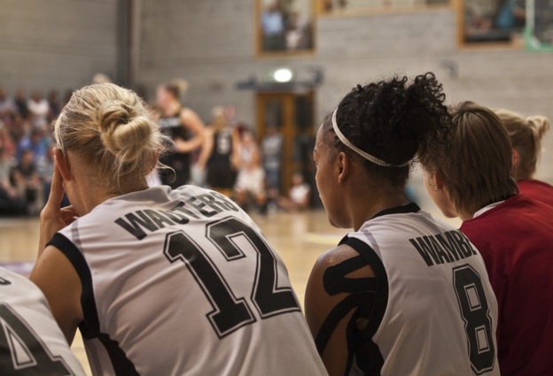 En attendant l'entrée en lice jeudi, Ann Wauters et Kathy Wambe peuvent regarder les Italiennes contre la Croatie (photo:Jean-Louis Pairoux)