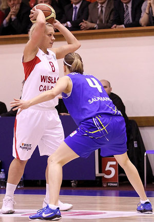 Anke De Mondt barre le chemin du Final Four à Wisla Cracovie (photo: FIBA Europe)