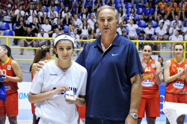 Hind Ben Abdelkader MVP ! (Crédits photos: FIBA Europe/Castoria/Gregolin)