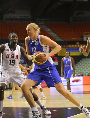 Ann Waugters a faim de basket (photo: Ros Casares Valence)