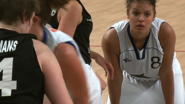 Sofie Hendrickx (15pts, 13 rbds)