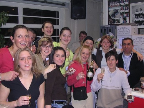 Champagne pour les Spirou Girls (photo: www.spirougirls.be)