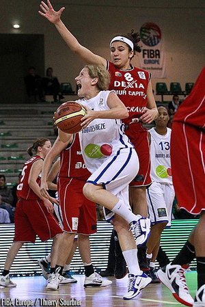 Les bonnes nouvelles s'enchaînent pour Hind Ben Abdelkader (photo: FIBA Europe)