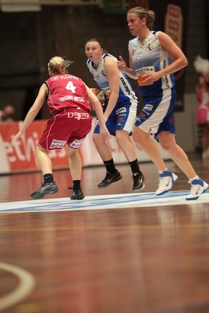 Audrey Salvi et Annelies Blommaers enregistrent une 9e victoire (photo: D.Dumoulin)