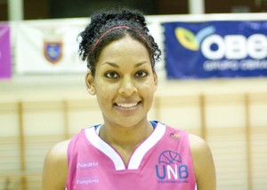 Melissa Dennett sous le maillot de Pamplune (photo: unbasket.net)