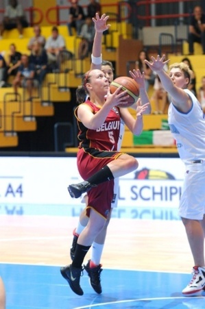 Julie Allemand, qui doit gérer sa blessure à la cheville, & co préparent à présent le Japon (photo: FIBA.com)