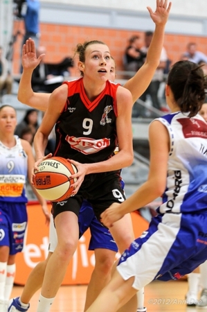 Une bonne entrée en matière pour Chloé Westelynck et les Moncelloises (photo: Ann Dee Lamour/Basketfeminin)