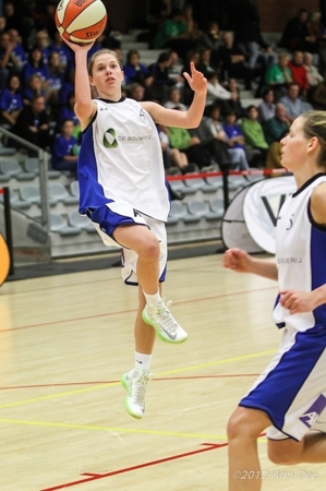 Ann Schyvens et les Anversoises à l'aise (photo: Ann Dee Lamour/Basketfeminin)