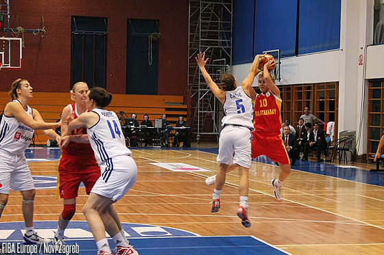 Ann Wauters (à gauche) sous le maillot de Galatasaray à Novi Zagreb (photo: FIBA Europe)