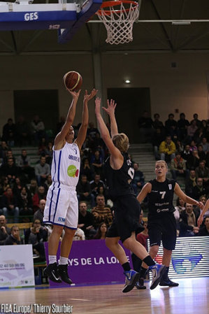 Une hauteur de différence (photo: FIBA Europe/Thierry Sourbier)