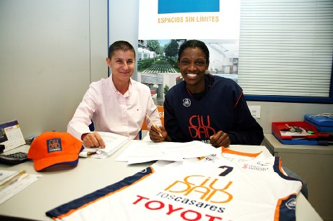 Delisha Milton-Jones et Carme Lluveras, manager de Valence (photo:Ros Casares/Prodep)