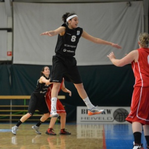 Hind Ben Abdelkader prend de la hauteur (photo: King Chan)