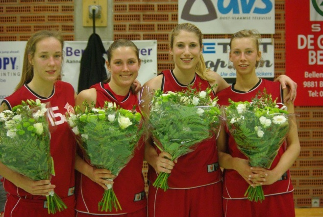 An-Sophie Debondt, Liz Schmitz, Lieselot Malfait et Evi Wezenbeek ont pris congé samedi de leurs couleurs gantoises (photo: jeugd Gentson)