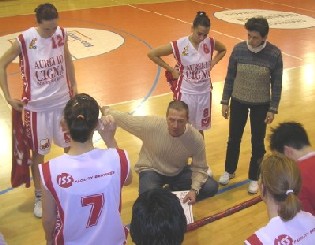 Etienne Louvrier et ses filles échouent face à Boom (photo: Spirougirls.be)