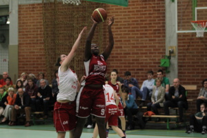 21 pts pour Shanavia Dowdell avec Declercq Stortbeton Waregem (photo: Eddy Lippens)