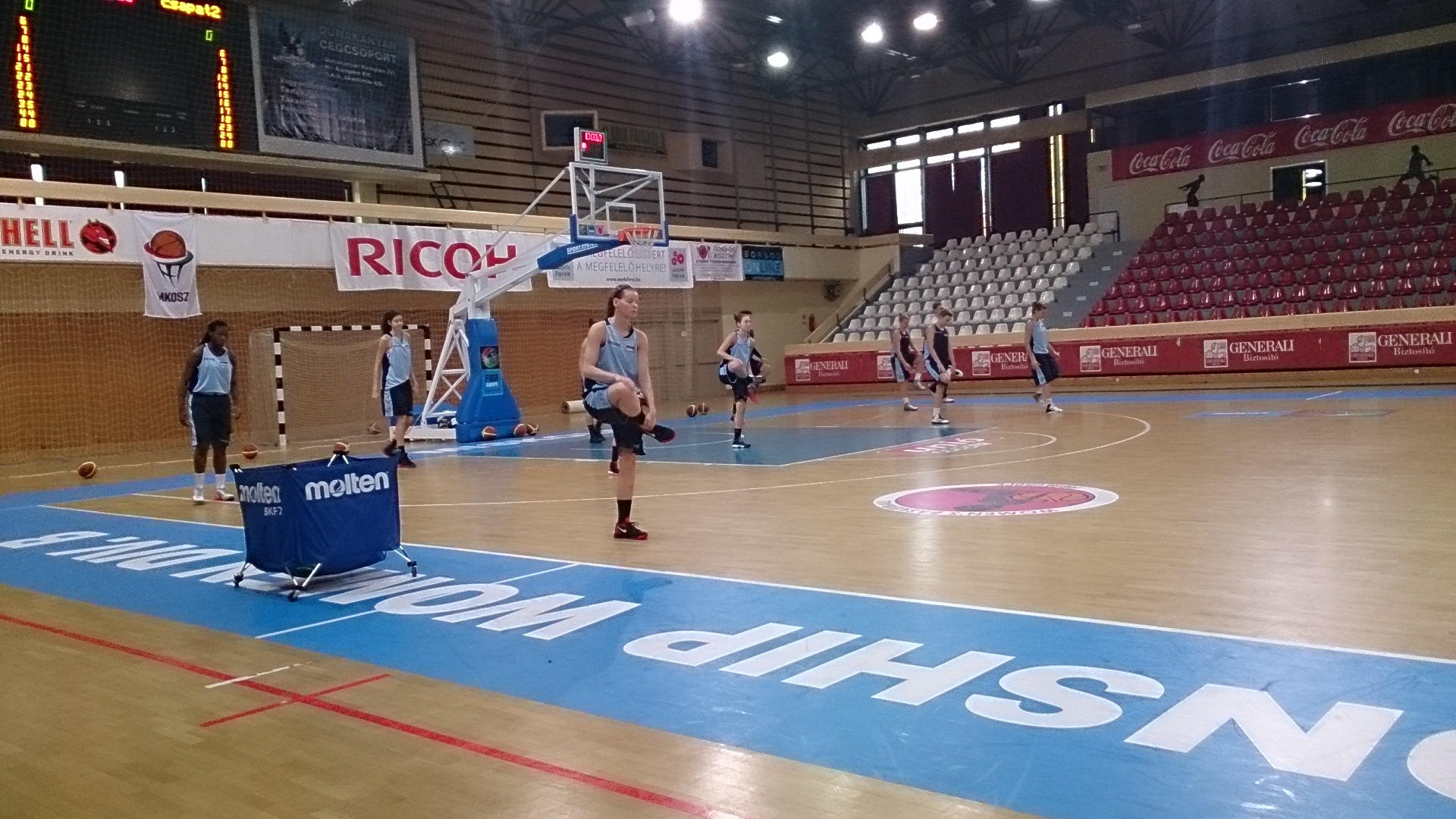 Dans la salle de Miskolc au warm-up (photo S. Kovaleni)