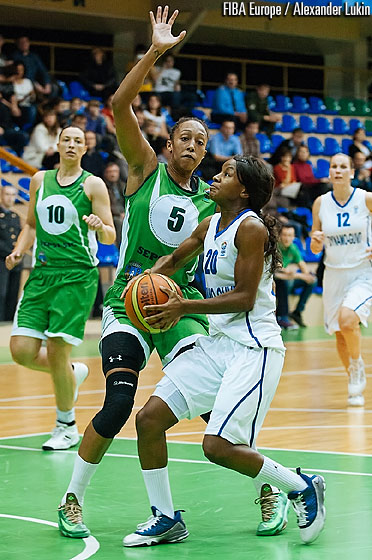 Noémie Mayombo sous le maillot de Novossibirsk (photo: FIBA Europe/Alexander Lukin)