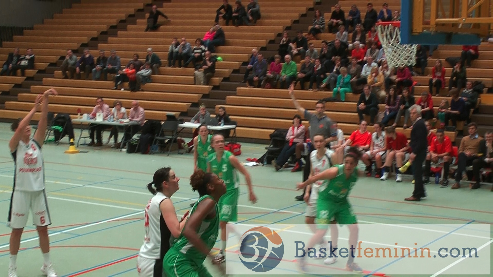 TV - Play-off - Declercq Stortbeton Waregem / Point Chaud Sprimont 76-65