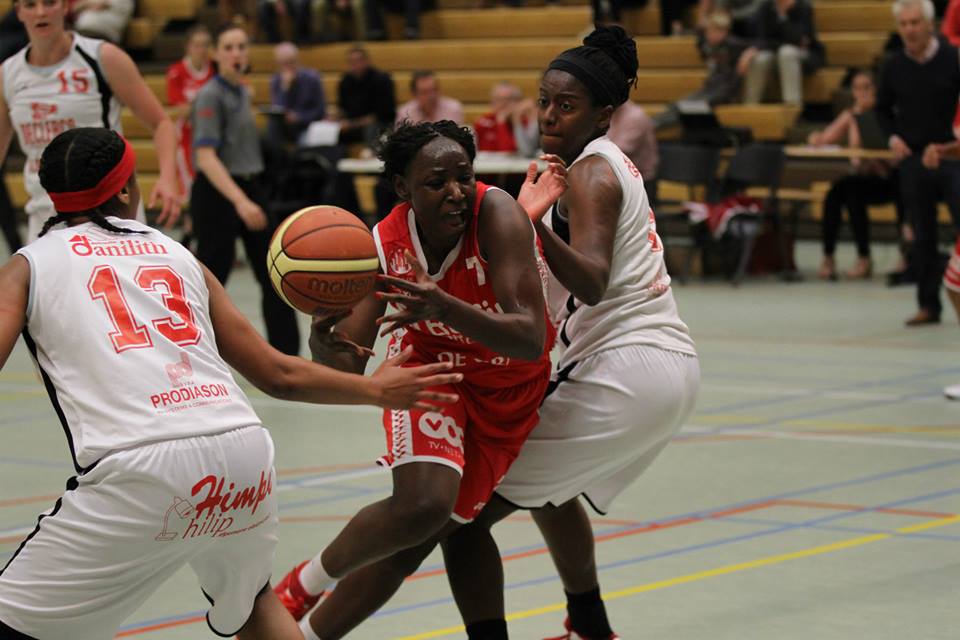 Djenebou Sissoko face aux Américaines de Waregem (photo: Eddy Lippens)