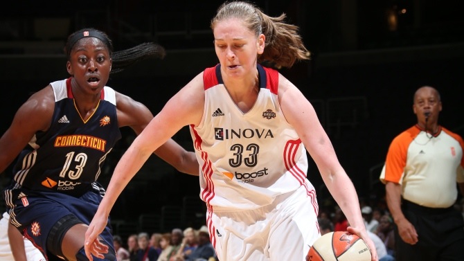 Emma Meesseman dans ses oeuvres (Photo: Ned Dishman/Getty Images/NBAE / Monumentalnetwork.com)