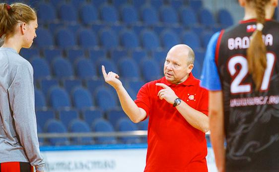 Emma Meesseman avec son nouveau coach, Alexander Vasin (photo: wbcs.ru)