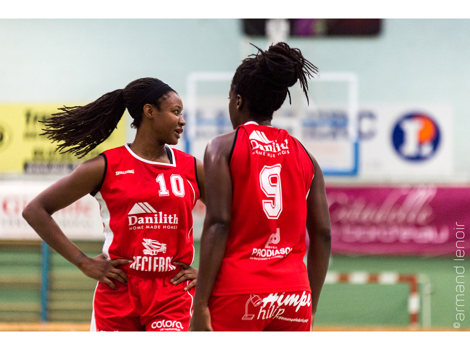 LaToya Drake et Shanavia Dowdell auront à qui causer samedi (photo: Armand Lenoir)